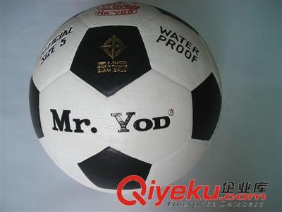 篮球/足球/排球 厂家专生产定做pvc5号机缝足球/PU贴皮手缝足球/促销礼品黑白足球图片|篮球/足球/排球 厂家专生产定做pvc5号机缝足球/PU贴皮手缝足球/促销礼品黑白足球产品图片由义乌市哲宇文体用品公司生产提供-