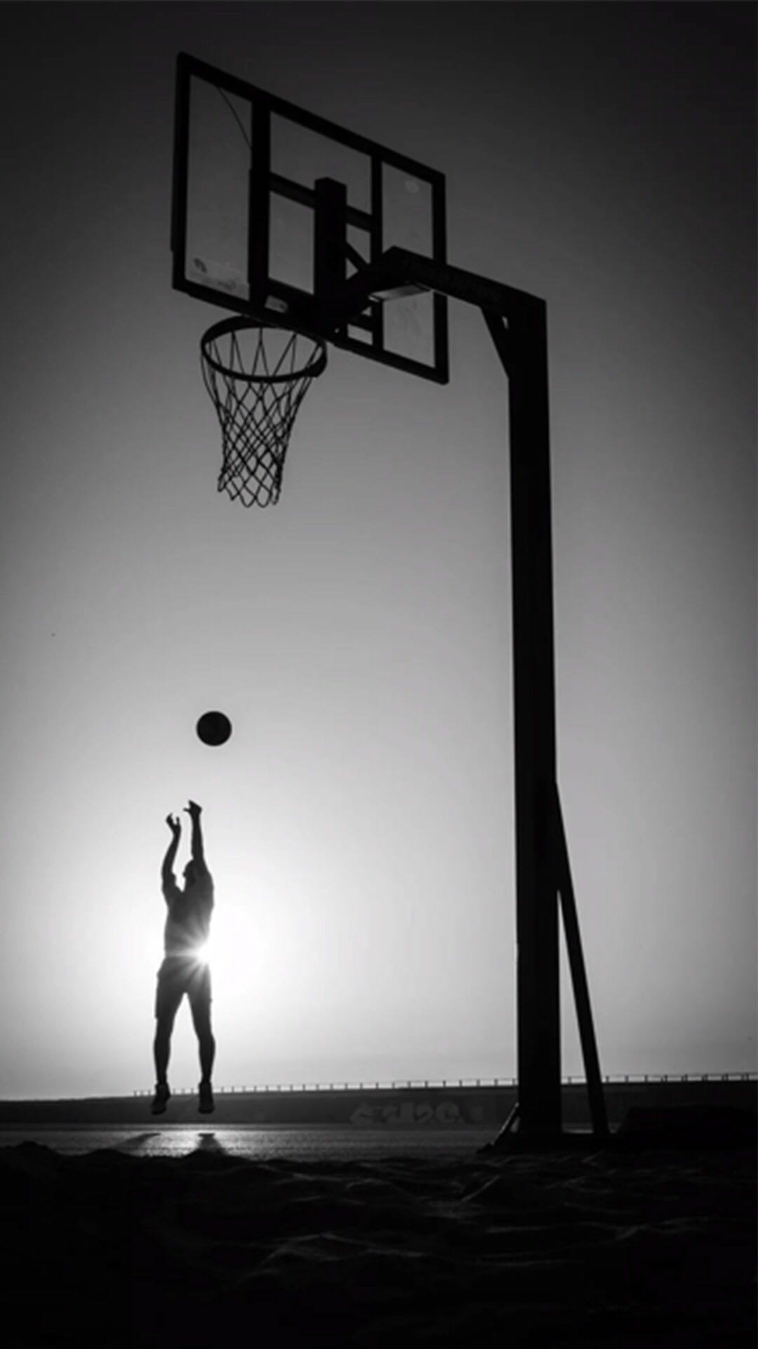 热爱篮球的人即使伤痕累累,仍然坚持…因为那是青春