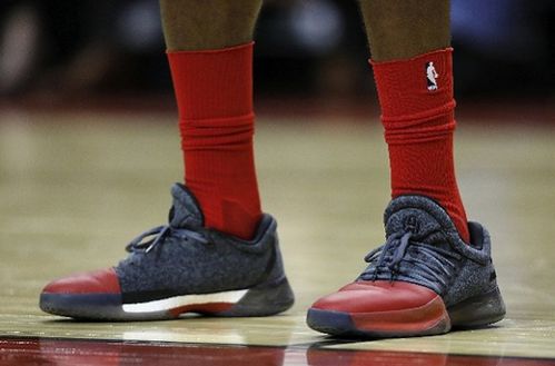 卸下nba官方身份 阿迪达斯篮球线寻找曙光