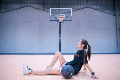 篮球少女 梦想在篮球场上绽放